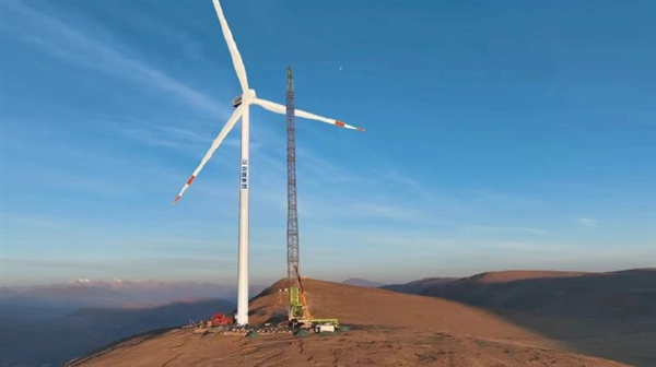 海拔5092米！世界在建海拔最高风电项目首台风机吊装成功 ！