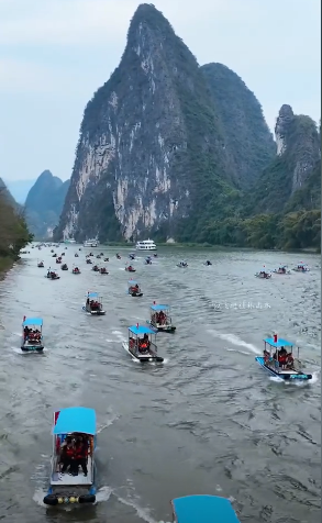 桂林漓江上演百舸争流 网友：一种要进攻水泊梁山的感觉 ！