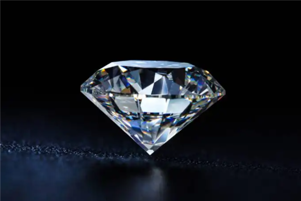 黄金狂飙后钻石崩了：中国人造钻石冲击全球 甚至都能免费送 ！-第1张图片
